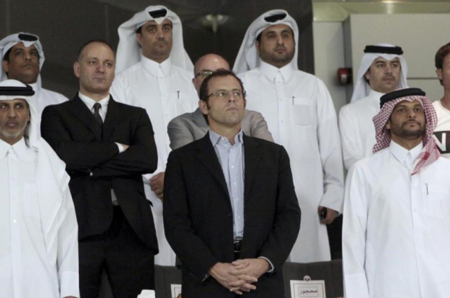 Sandro Rosell, en una imagen de archivo, con miembros de la federación catarí de fútbol-REUTERS