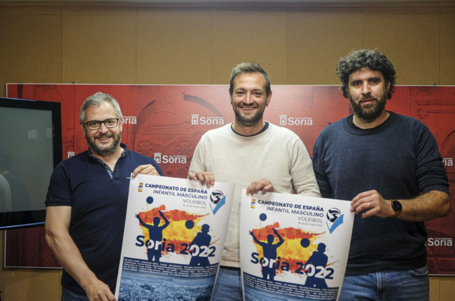 Alfredo Cabrerizo, Manu Salvador y Manuel Sevillano, ayer en el Ayuntamiento de Soria. HDS