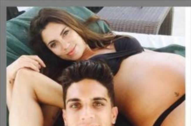 Bartra y Jiménez, en una imagen colgada en las redes sociales durante el embarazo de la periodista.-Foto: INSTAGRAM