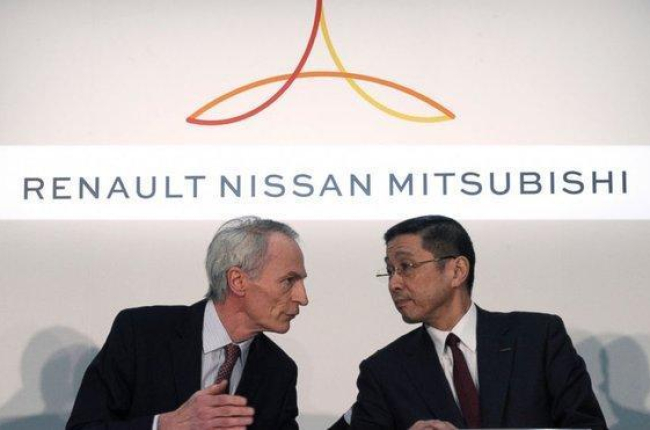 Jean-Dominique Senard (izquierda) e Hiroto Saikawa, CEO de Nissan.-AGENCIAS