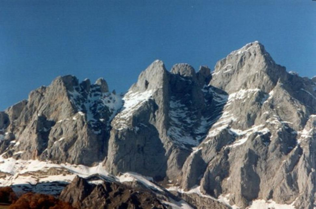 Espolón de Jisu en la vertiente cántabra de Picos de Europa, donde se despeñaron los montañeros-PICOSDEEUROPA.NET