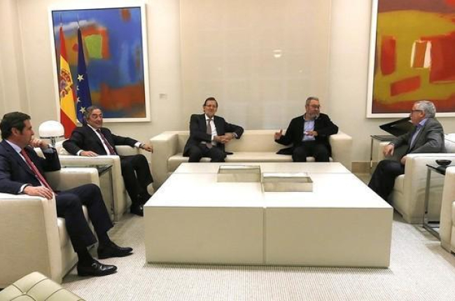 Antonio Garamendi, Juan Rosell, Cándido Méndez e Ignacio Fernández Toxo, durante una reunión en la Moncloa con Rajoy el pasado 4 de noviembre.-DAVID CASTRO