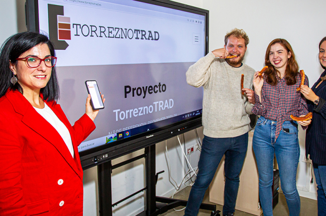 Teresa Ortego, Jaime Sánchez, Isabel Peñuelas y Lorena Arce, investigadores que han desarrollado la plataforma TorreznoTRAD.  MARIO TEJEDOR