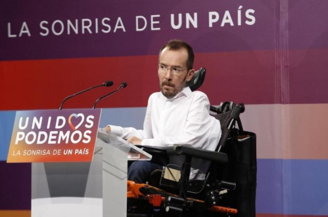 Pablo Echenique en rueda de prensa el 27-J, en Madrid.-AGUSTÍN CATALÁN