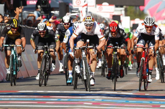 André Greipel se impone en la segunda etapa sarda del Giro.-LUK BENIES / AFP