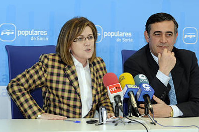 La presidenta del PP soriano, Marimar Angulo y el secretario general Antonio Pardo. / ÁLVARO MARTÍNEZ-