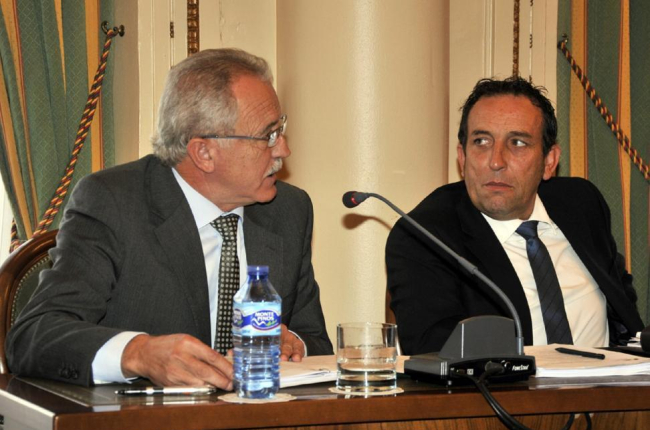 José Antonio de Miguel y Raúl Lozano en un Pleno de la Diputación.-VALENTÍN GUISANDE