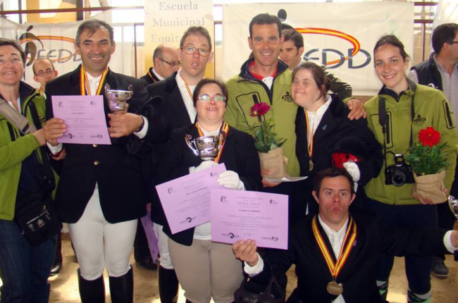 El equipo del C.D. Ande Soria que participó en el Nacional de doma clásica celebrado en Zamora.-C.D. Ande Soria