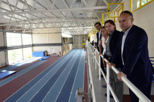 Agúnbez, López, Lobera y Blázquez, en una imagen tomada el lunes durante su visita a las instalaciones del-