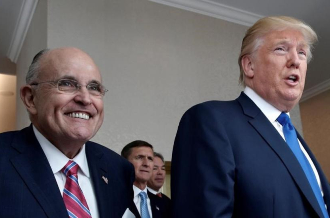 Rudolph Giuliani con Donald Trump.-REUTERS