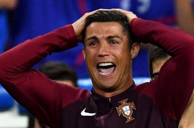 Cristiano Ronaldo celebra el triunfo de Portugal en la Eurocopa de Francia del 2016.-EFE / FILIP SINGER