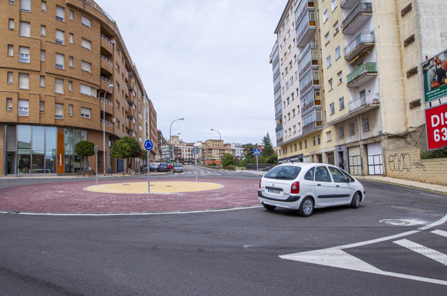 Nueva rotonda de acceso a la carretera de Logroño. MARIO TEJEDOR