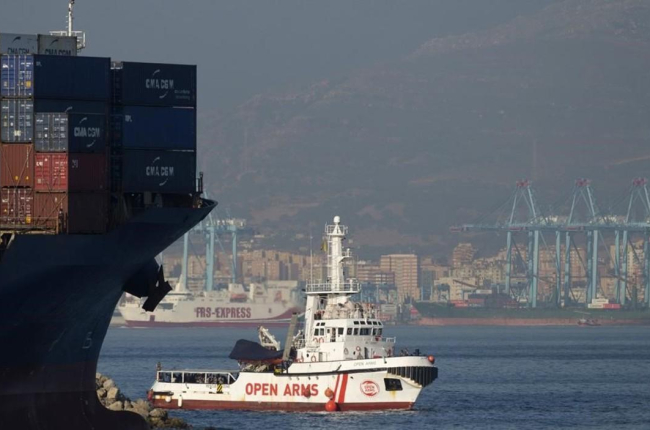 El barco de Open Arms, a su llegada al puerto de San Roque. /-JORGE GUERRERO (AFP)