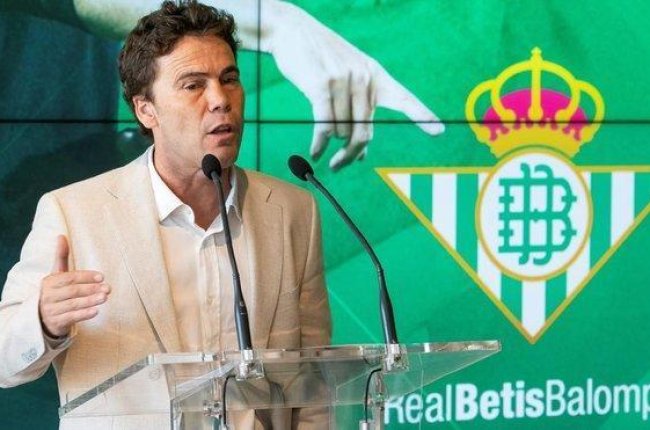 Rubi, en su presentación como nuevo entrenador del Betis.-EFE / RAÚL CARO