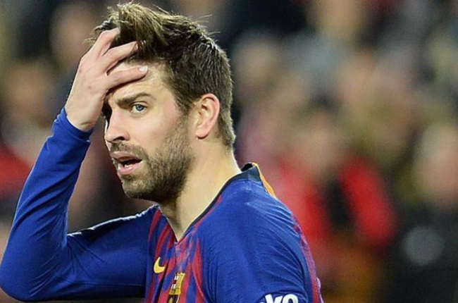 Gerard Piqué, tras el segundo gol sevillista.-AFP / CRISTINA QUICLER