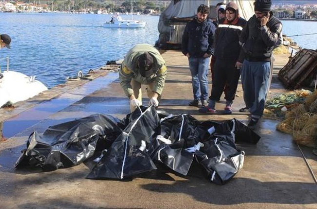 Víctimas de un naufragio en el Egeo el jueves.-STR