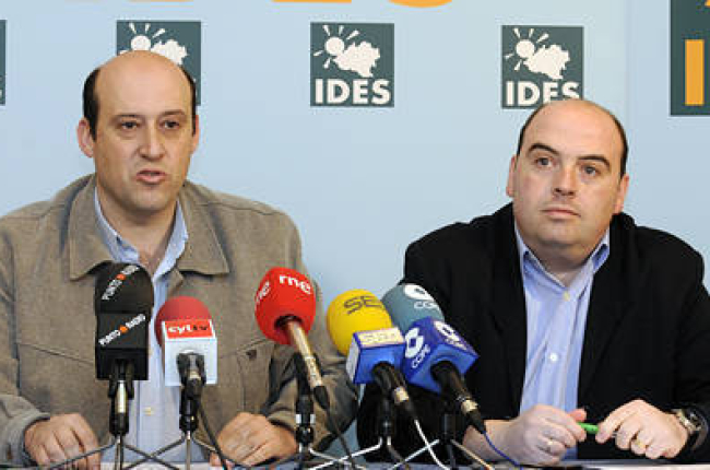 Jaime Martínez y Alfonso Cañas, durante la presentación del candidato a Cortes. / V.G.-