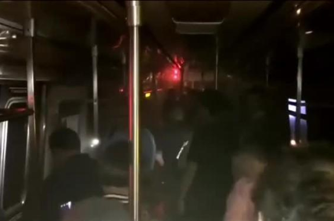 Hay, al menos, 37 heridos. Todo apunta a que se ha debido a un corte del suministro eléctrico.-