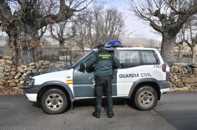 La Guardia Civil detuvo a la presunta estafadora. HDS