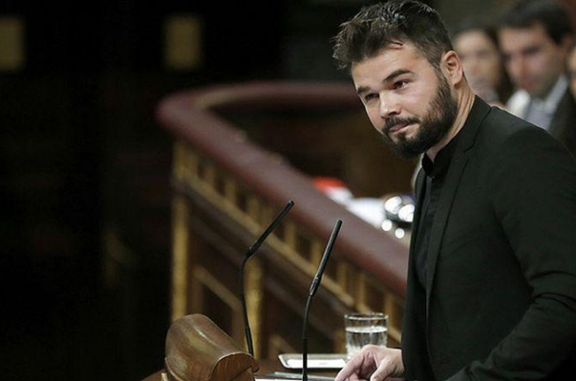 Duro discurso de Gabriel Rufián contra el PSOE en la investidura de Rajoy.-EFE / CHEMA MOYA
