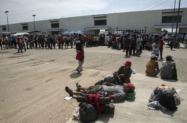 Migrantes centroamericanos que se dirigen a Estados Unidos llegan al municipio de Juchitan  en el estado de Oaxaca  Mexico-LUIS VILLALOBOS (EFE)