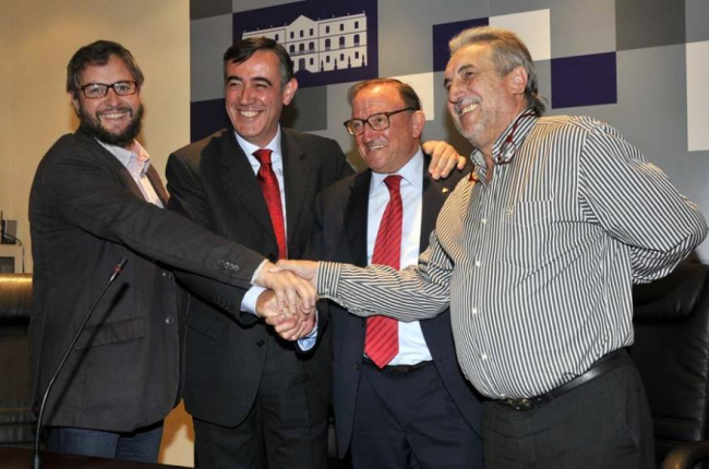 Cabrerizo, Pardo, Rubio y Heras tras la firma del convenio de colaboración en Diputación.-Valentín Guisande