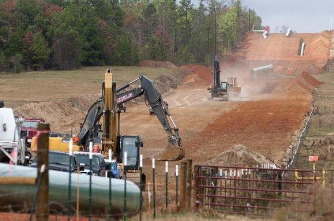 Trabajos de construcción del oleoducto Keystone XL, a su paso por Texas.-AFP / SARAH MILLER