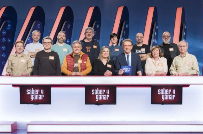 Jordi Hurtado, con los 12 magníficos del 2018 del concurso de La 2 Saber y ganar.-RTVE