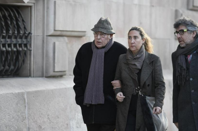 Jordi Montull y su hija Gemma llegando a la Audiencia de Barcelona.-JORDI COTRINA