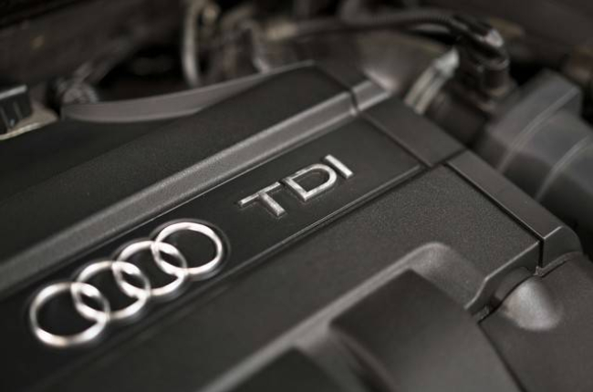 Un motor del Audi A3 TDI, uno de los modelos diésel fabricados por Volkswagen.-AFP / BRENDAN SMIALOWSKI