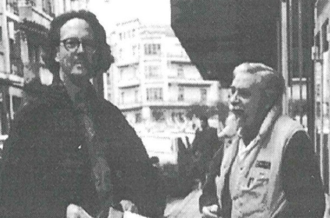 Blog de Joaquín Alcalde. El escritor austriaco Peter Handke con Antonio Ruiz, en la puerta de la Librería GAR (Revista Abanco)