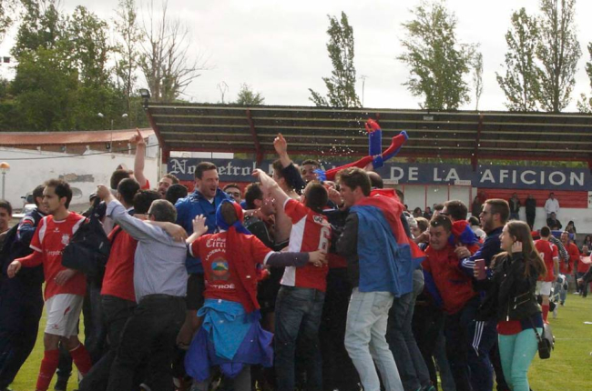 El Uxama celebró en Briviesca el regreso a Tercera doce años después.-Gerardo González