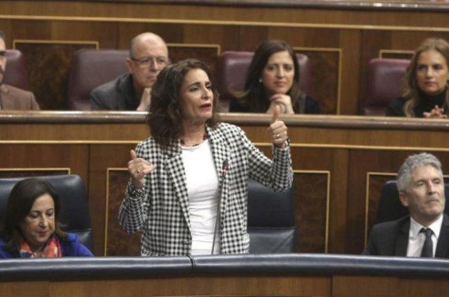 La ministra de Hacienda, María Jesús Montero, en la sesión del control al Ejecutivo en el Congreso de los Diputados.-DAVID CASTRO