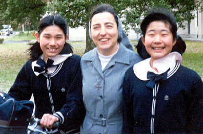 La religiosa soriana Menchu Vallejo con compañeras de la orden en Japón.-