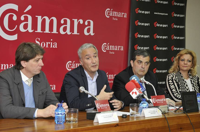 Carlos Martínez Mínguez, Diego Llorente, Alberto Santamaría y Ascensión Pérez, ayer, en la Cámara de Comercio.-VALENTÍN GUISANDE