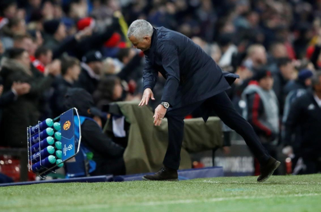 La reacción de Mourinho tras el gol de Fellaini-CARL RECINE