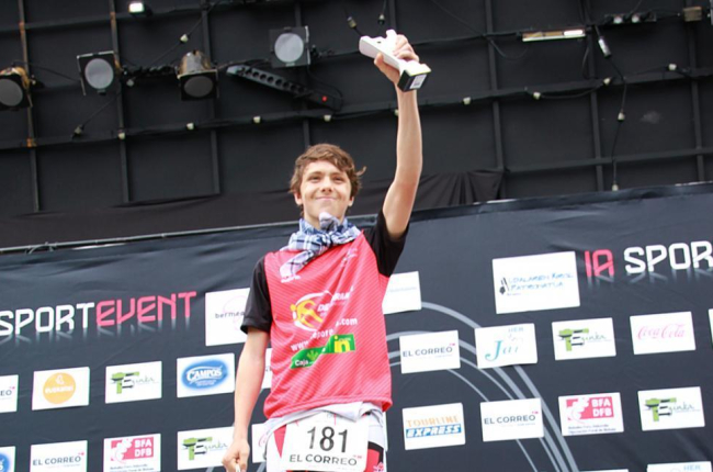 Élgar Lloret en lo más alto del podio como ganador de la categoría junior.-