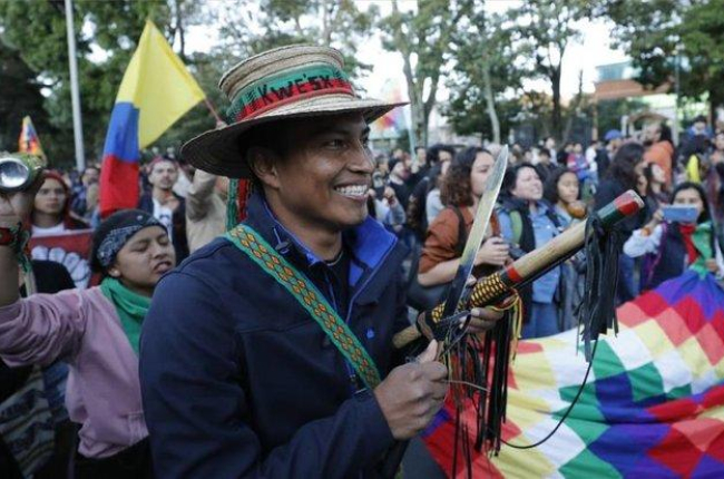 Indígenas colombianos participan en las protestas sociales.-EFE