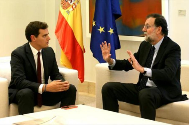 CONSULTAS | Rivera conversa con el presidente del Gobierno.-JUAN MANUEL PRATS / FERRAN SENDRA