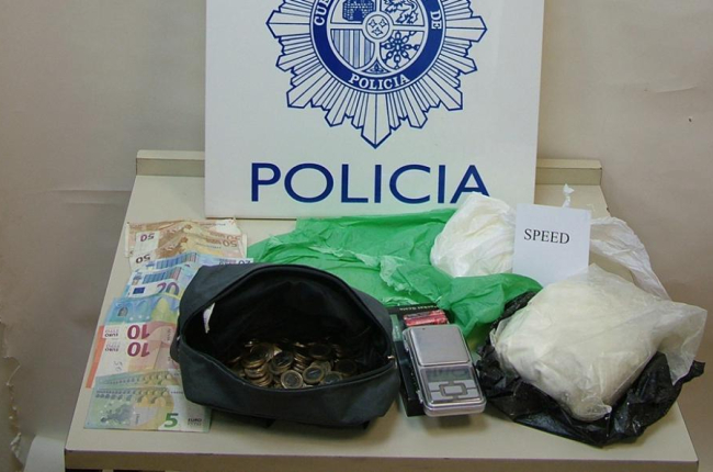 'Speed', dinero y móviles incautados.-POLICÍA NACIONAL