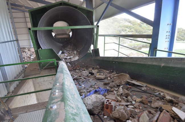 Imagen de un centro de residuos de la construcción y demolición.-HDS