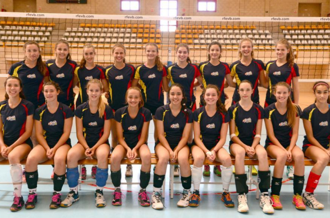 La concentración infantil entrena en Soria desde el pasado lunes y a ella se unen las cadetes que jugarán el torneo Ocho Naciones.-Álvaro Martínez
