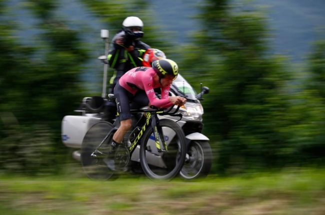 Simon Yates, durante la contrarreloj del Giro-LUK BENIES