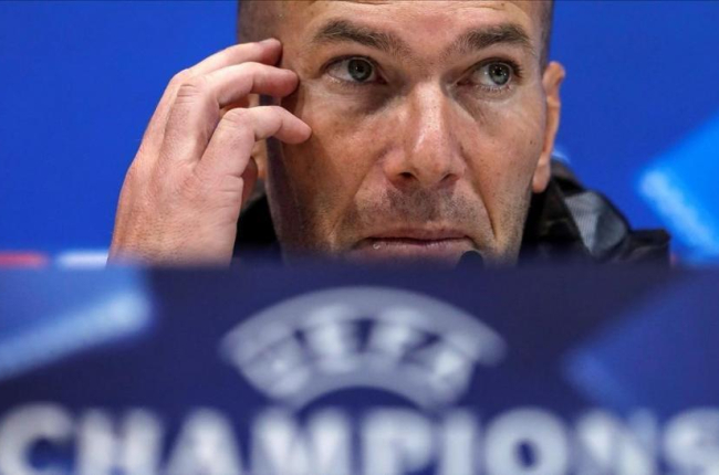 Zidane, durante la rueda de prensa de este martes en Valdebebas.-/ EFE / EMILIO NARANAJO