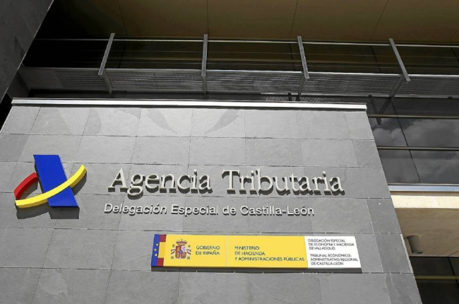 Fachada del nuevo edificio de la Agencia Tributaria de Castilla y León (Valladolid)-J. M. Lostau