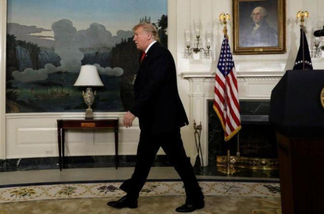 Donald Trump abandona la tribuna, tras pronunciar su mensaje a la nación, el 19 de enero del 2019 en la Casa Blanca.-REUTERS / YURI GRIPAS