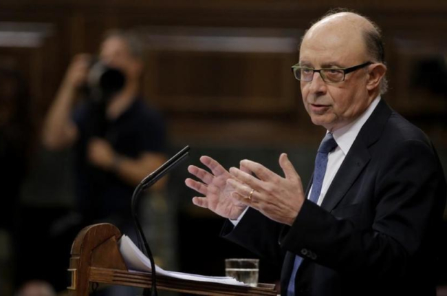 El ministro de Hacienda, Cristóbal Montoro, durante su intervención para defender los Presupuestos.-JOSE LUIS ROCA