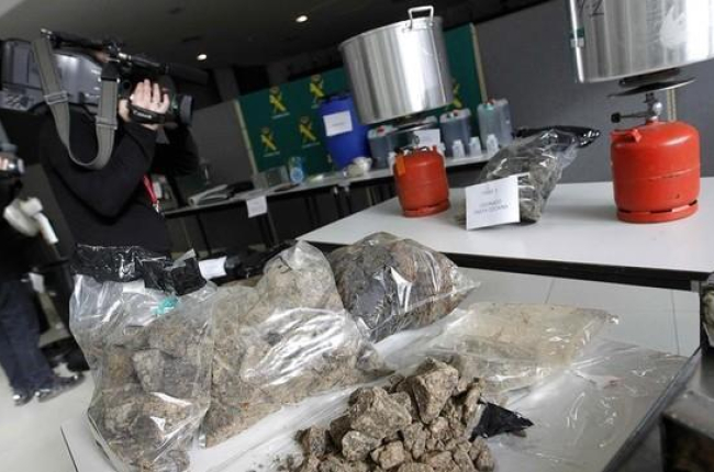 Cocaína negra intervenida por la Guardia Civil en Torrelles de Foix.-MARTA PÉREZ