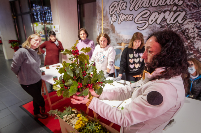 Desarrollo del taller de acebo en el mercados. GONZALO MONTESEGURO