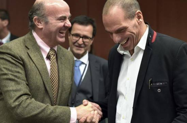 De Guindos y Varoufakis, en una reunión del Eurogrupo.-Foto: REUTERS / ERIC VIDAL